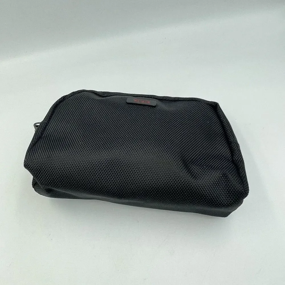 Tumi for Delta Travel Amenity Pack With Many Items Brand New - Picture 10 of 14